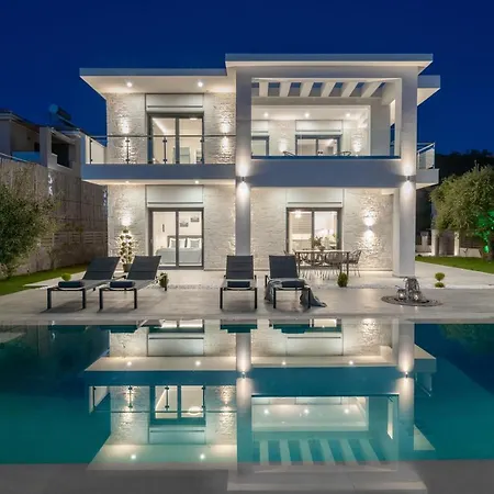 Solis Ortus Villa! Kalamaki  Exterior photo